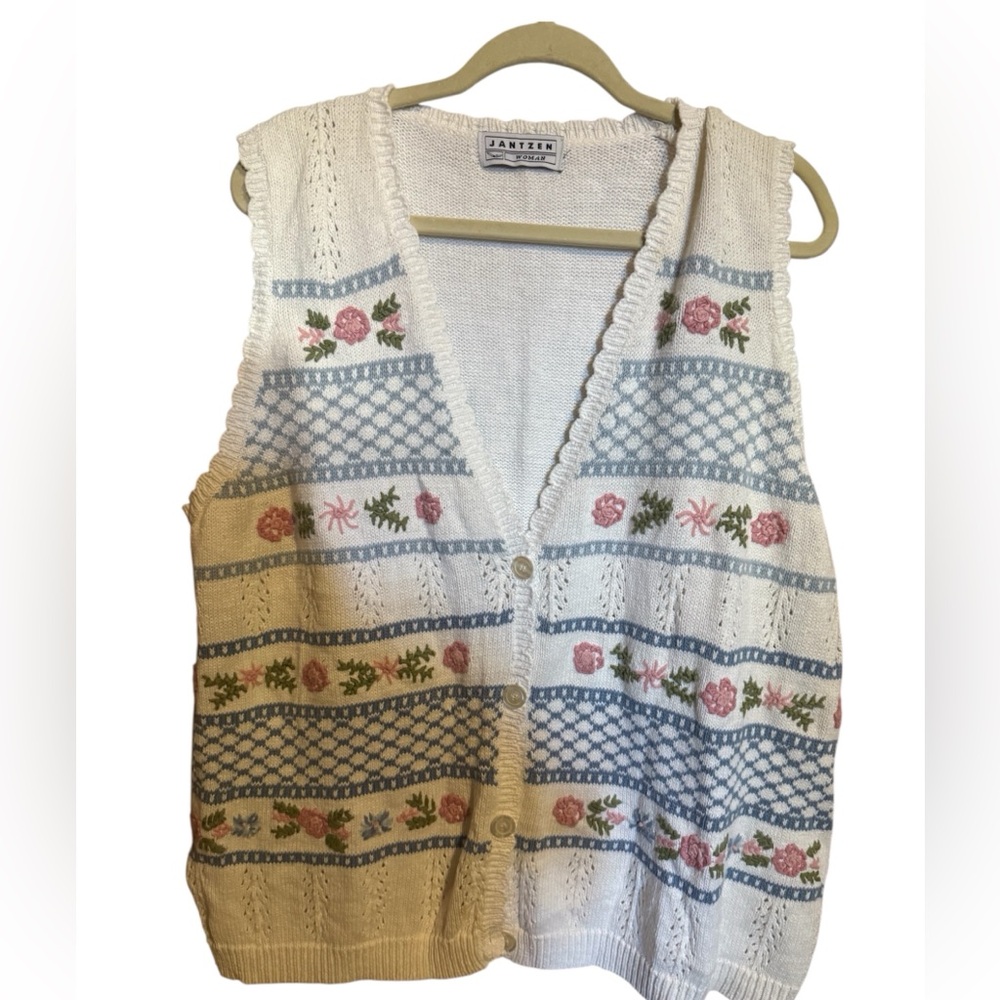 Vintage Jantzen woman retro Floral Knit Vest pastel Blue and Pink Accents 1x